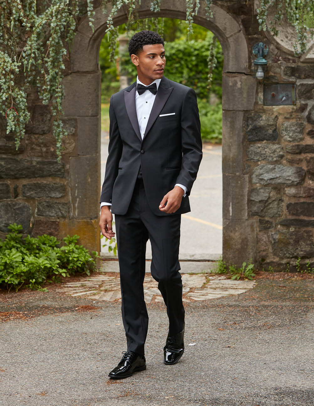 Black Peak Tux by Ike Behar Style 345
